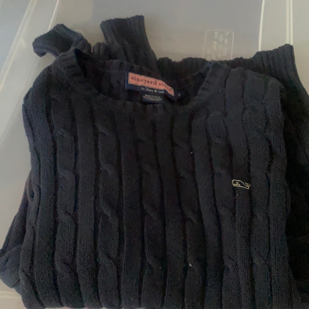 vineyard vines long sleeve blue sweater, barley worn